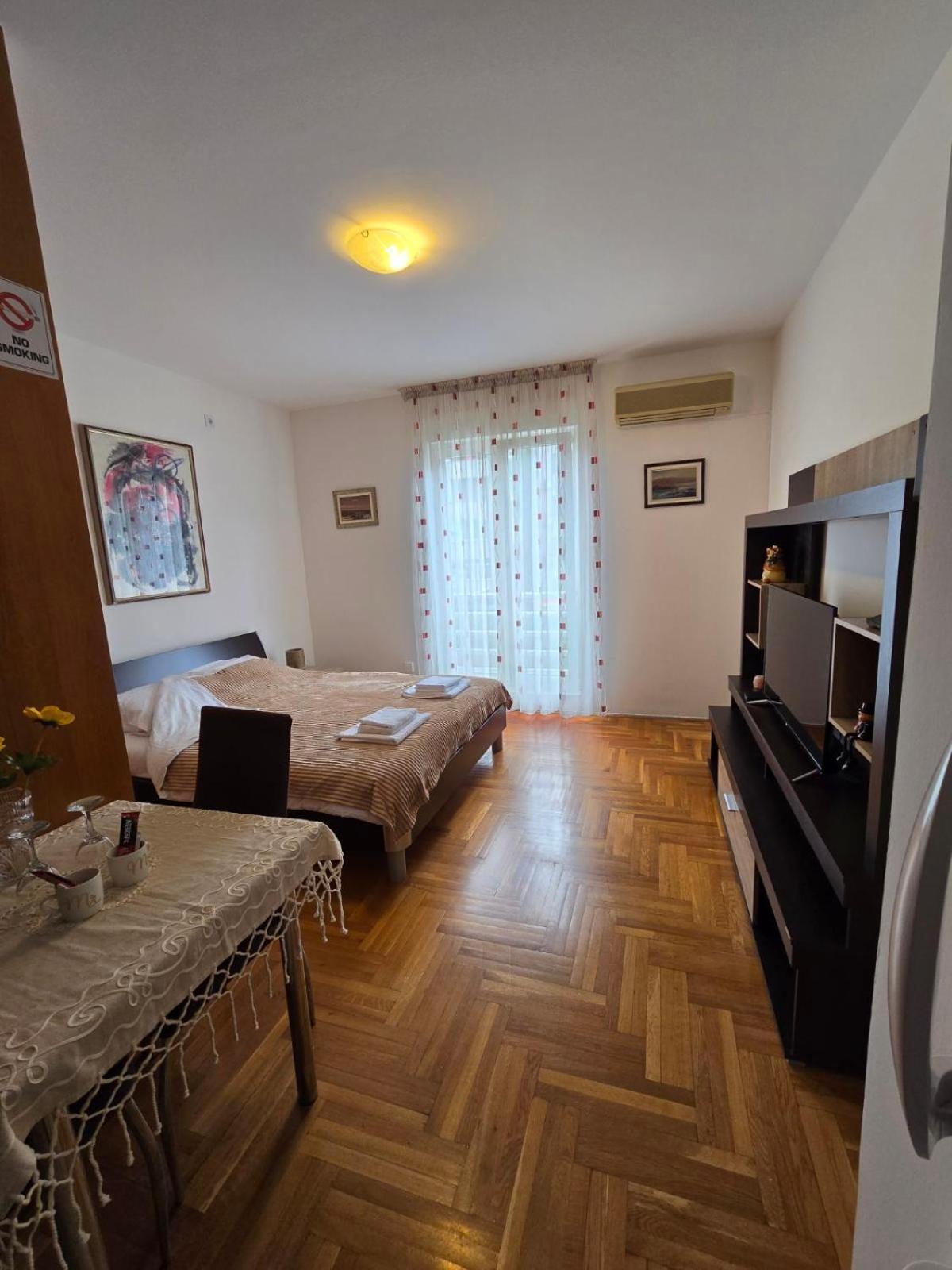 Laki Apartment พอดโกริกา ภายนอก รูปภาพ