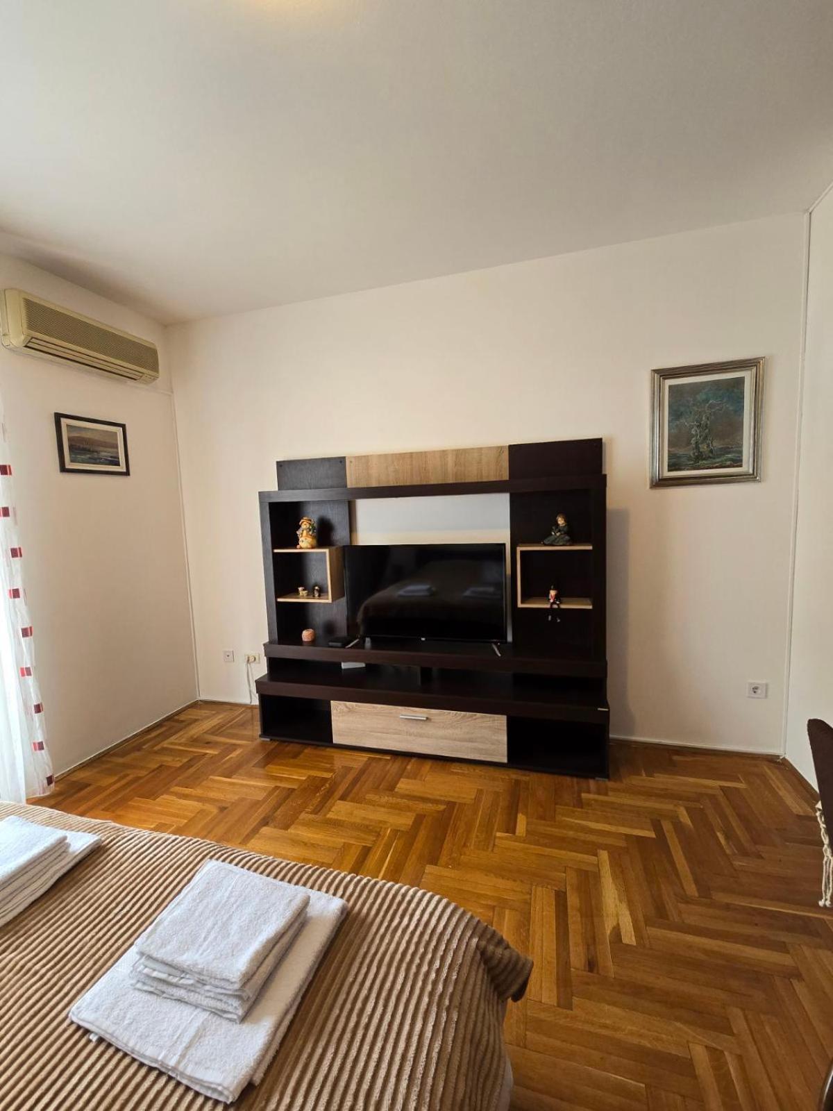 Laki Apartment พอดโกริกา ภายนอก รูปภาพ