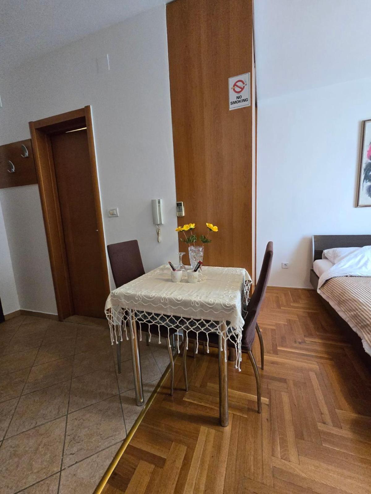 Laki Apartment พอดโกริกา ภายนอก รูปภาพ